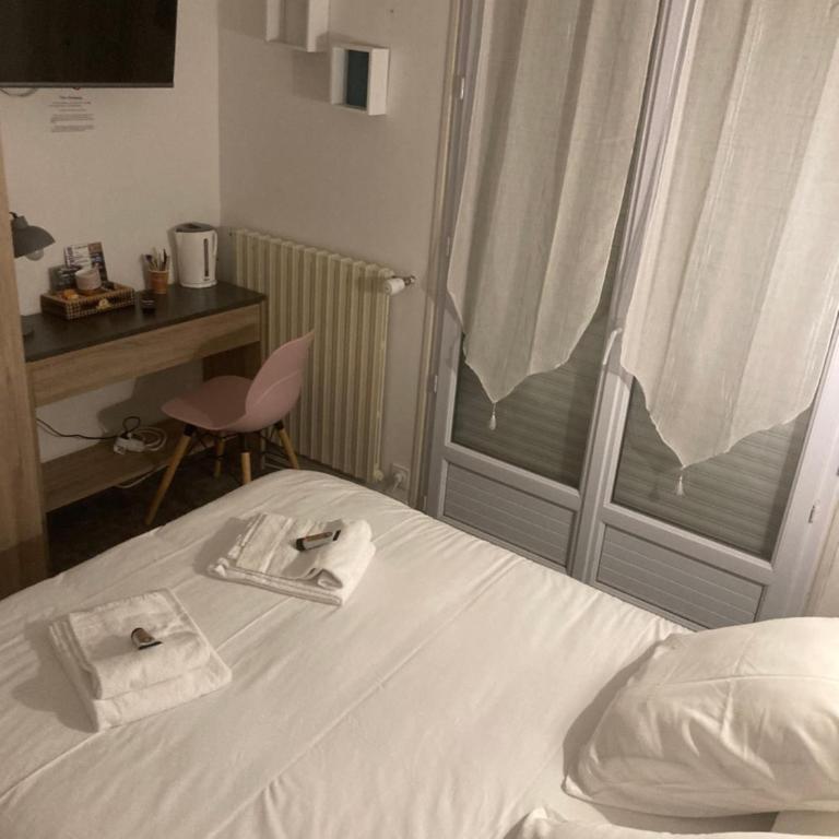 Hotel de la Forêt - Chambre Double avec Toilettes Communes - 2