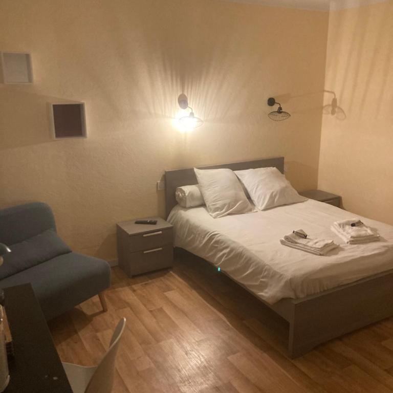 Hotel de la Forêt - Chambre Triple avec Toilettes Communes - 1