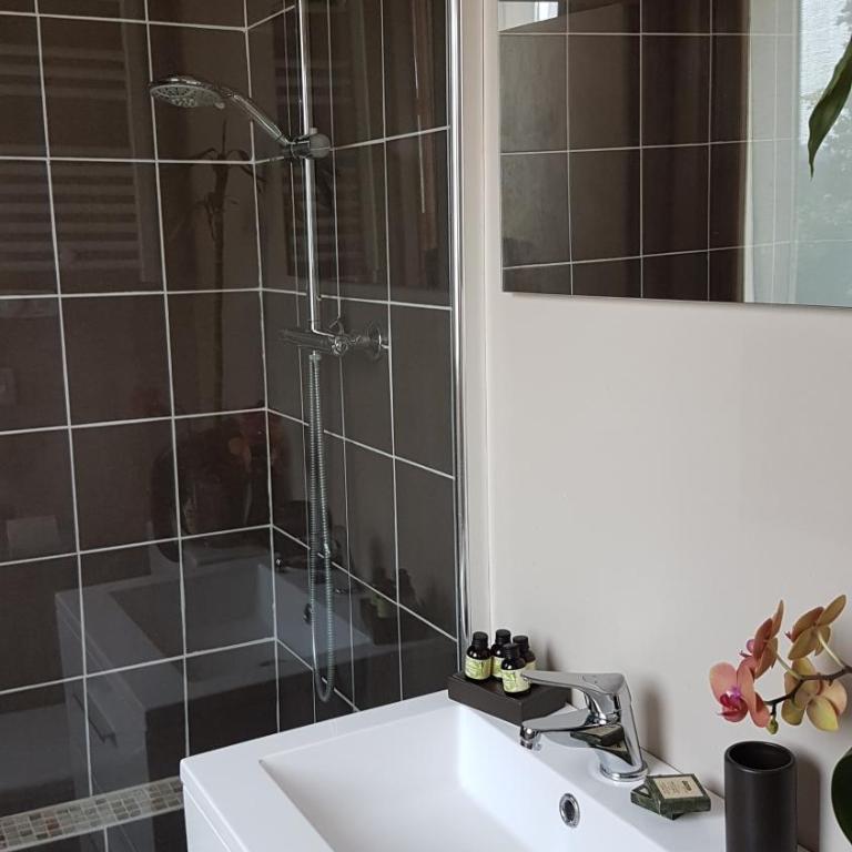 Le Domaine de la Feuilleraie - Chambre Double - Vue sur Piscine - 9