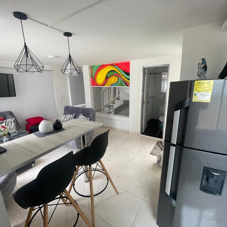 Duplex By Hope - Three-Bedroom Apartment - 1