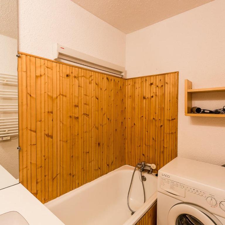 Charmant T2 Montchavin La Plagne, 36m², balcon sud, proche pistes et commerces, parking gratuit - FR-1-329-83 - Apartment - 2