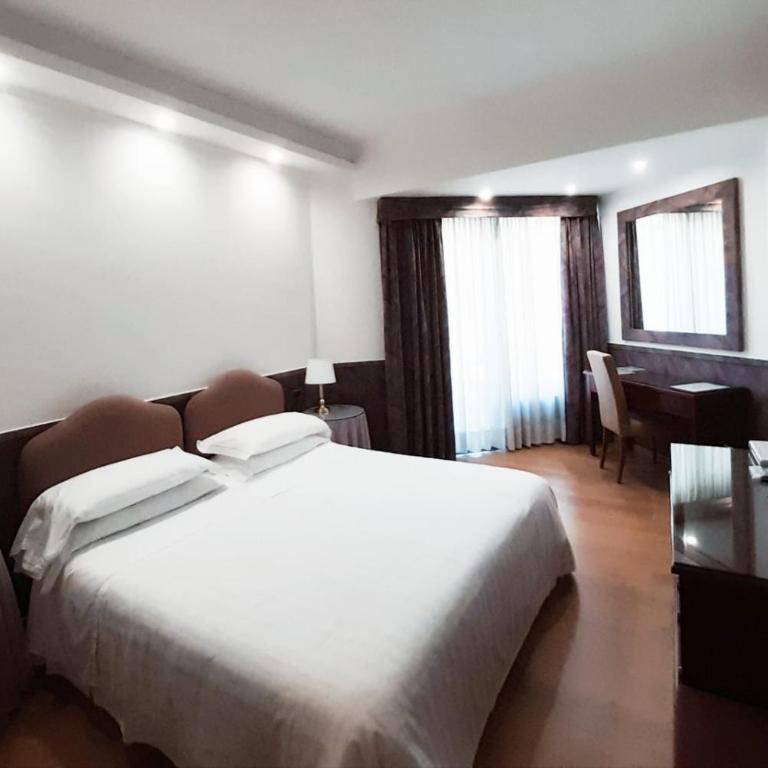 Mini Palace Hotel - Camera Tripla Economy - 1