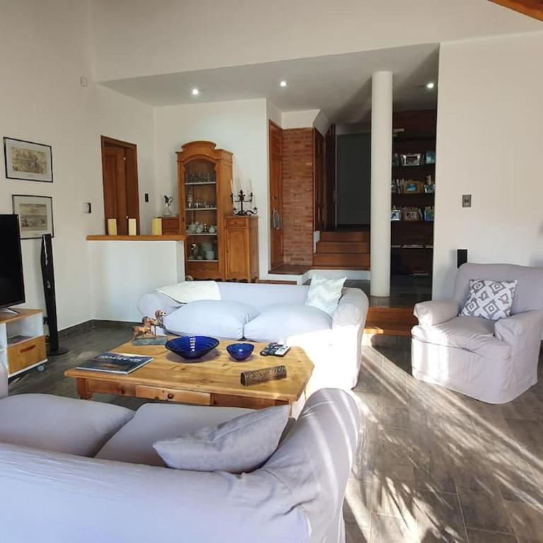 Casa privada amplia y tranquila, rodeada de naturaleza. - Five-Bedroom House - 9