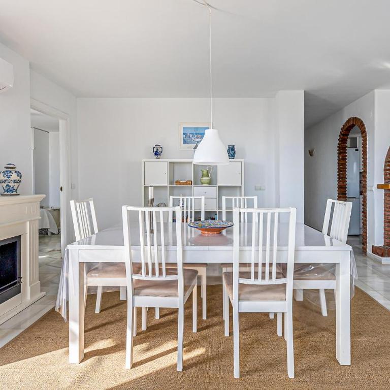 Beautiful Apartment In Benalmádena - Two-Bedroom Apartment - 5