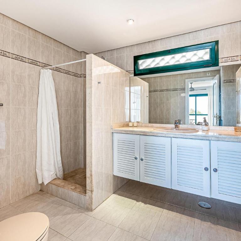 Beautiful Apartment In Benalmádena - Two-Bedroom Apartment - 20
