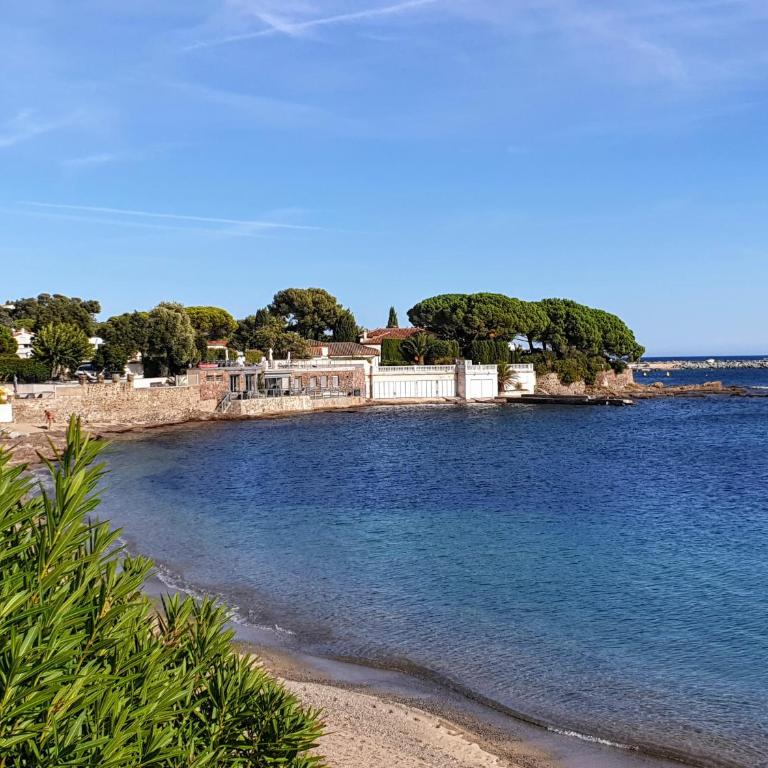 Villa Le Sud - Suite avec Vue sur la Mer et Terrasse - 2