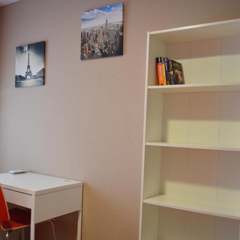 Somnio Hostels - Double Room with Shared Bathroom - 1