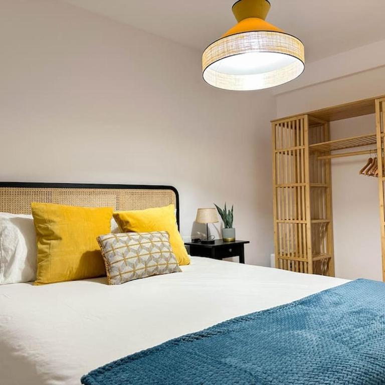 Creatividad y personalidad en centro de Alicante - Three-Bedroom Apartment - 5