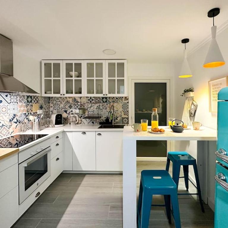 Creatividad y personalidad en centro de Alicante - Three-Bedroom Apartment - 16