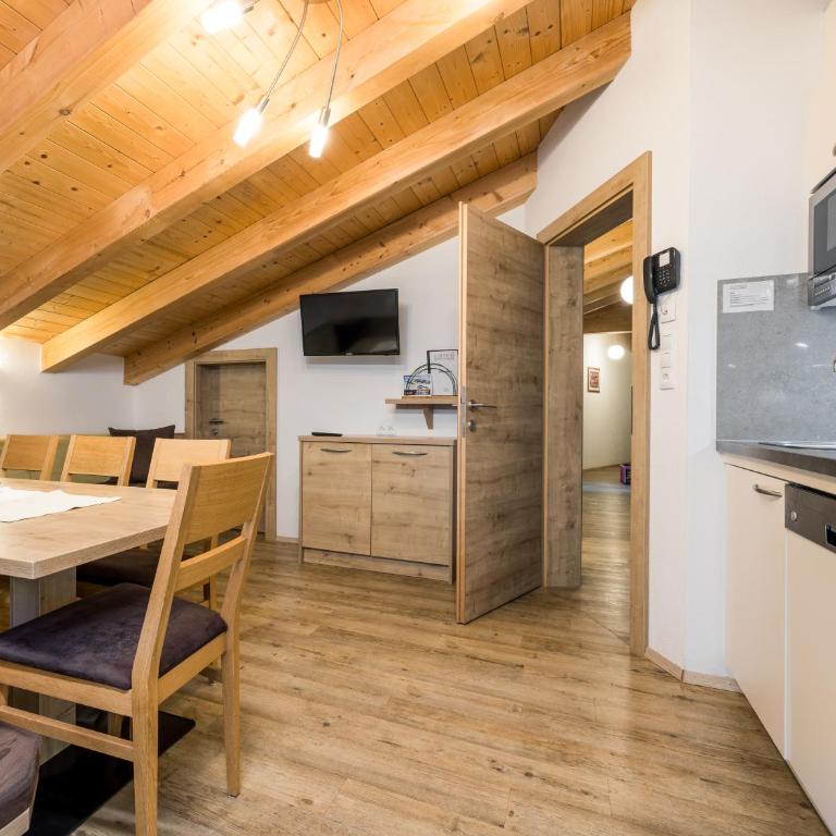 Apart Corona - Apartment mit 3 Schlafzimmern - 13