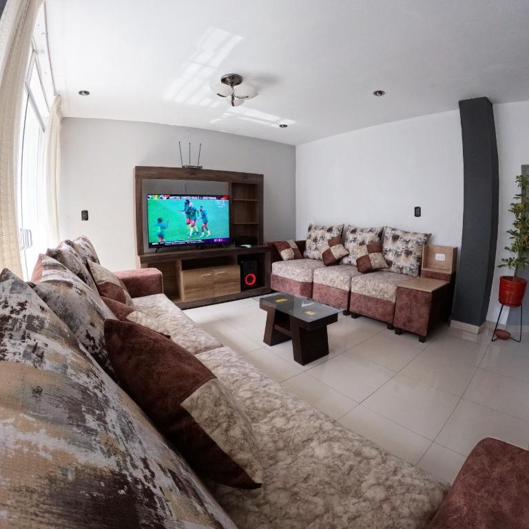 Departamento amplio y bonito en Arequipa - Apartamento de 3 dormitorios con balcón - 1