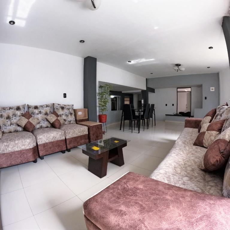 Departamento amplio y bonito en Arequipa - Apartamento de 3 dormitorios con balcón - 2