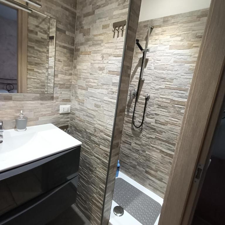 Affittacamere V Torre V Nigrisoli a Porta San Vitale - Double Room with Private Bathroom - 1