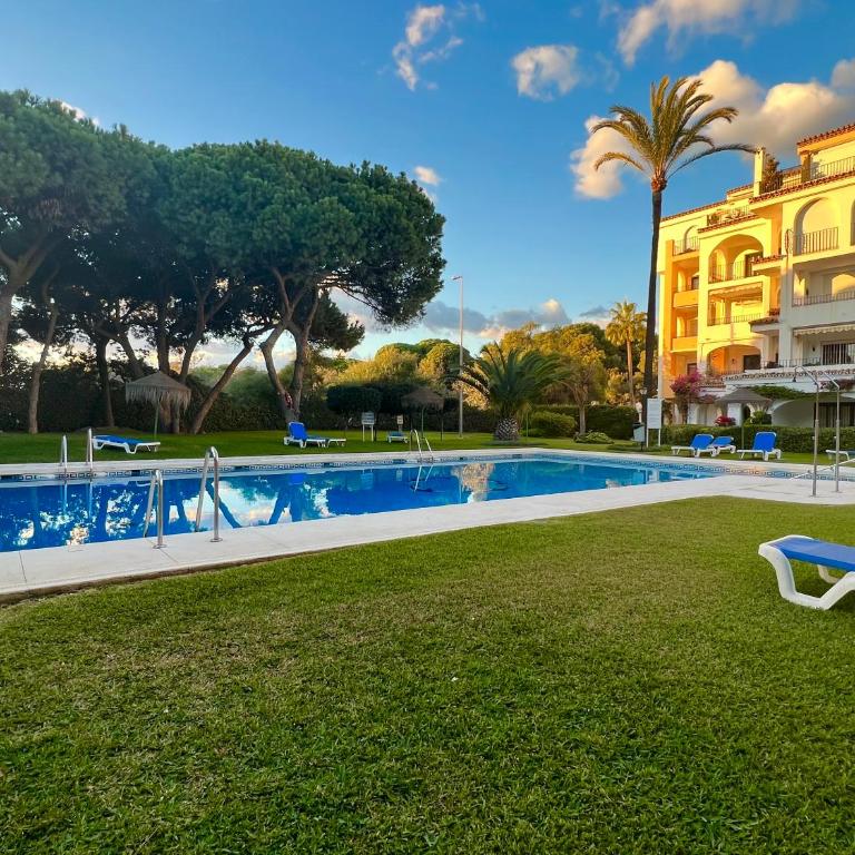 FASCINANTE Hogar en Cabo Pino en MARBELLA - Two-Bedroom Apartment - 60
