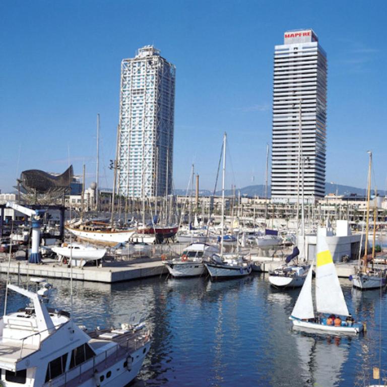 Lets Holidays Centric Apartment in Barcelona - Three-Bedroom Apartment - 35