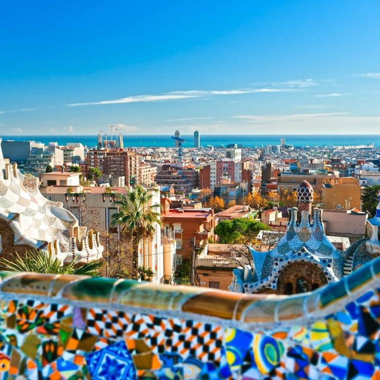 Lets Holidays Centric Apartment in Barcelona - Three-Bedroom Apartment - 33