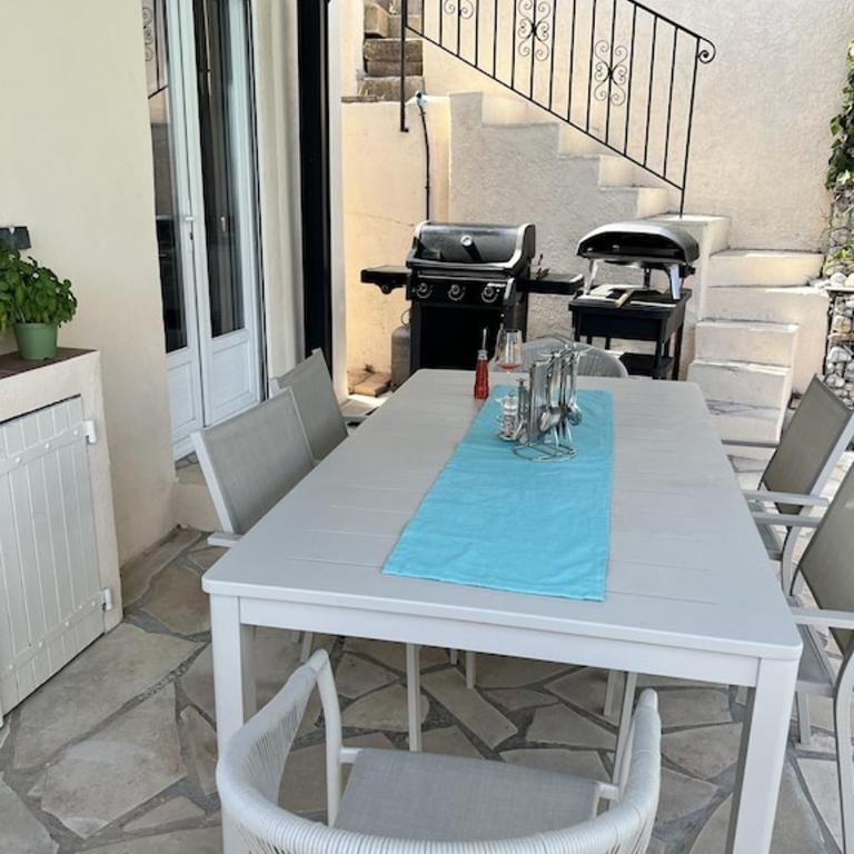 Fantastic villa in the bay of Cannes, 5 minutes from the beach - with private pool - Villa - Vue sur Mer - 16