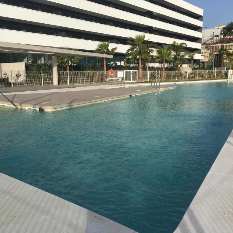 central bright apartment, community pool and own private pool on splendid terrace, garage, beach 900m, mountains 200m - Apartamento de 2 dormitorios - 28