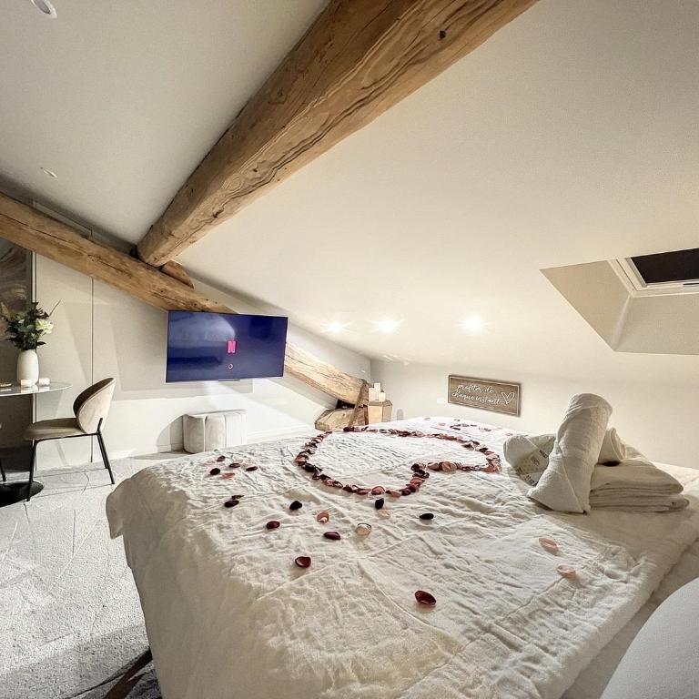 Cocon Blanc câlin avec Jacuzzi privatif - LoveRoom Insolite - Appartement Deluxe - 4