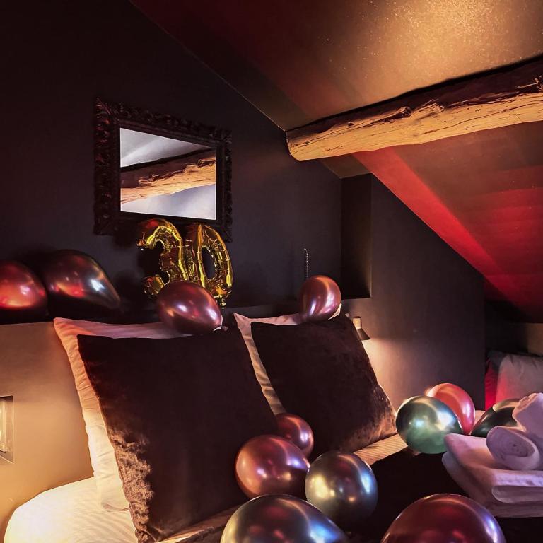 Suite Rouge baiser avec Jacuzzi privatif - LoveRoom Insolite - Apartamento de 1 dormitorio - 17