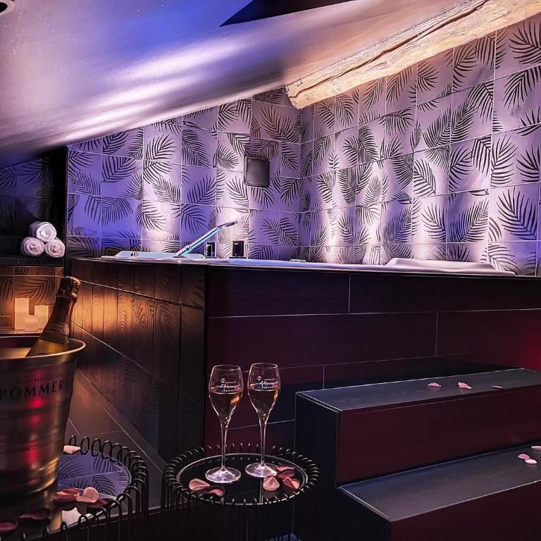Suite Rouge baiser avec Jacuzzi privatif - LoveRoom Insolite - Apartamento de 1 dormitorio - 5