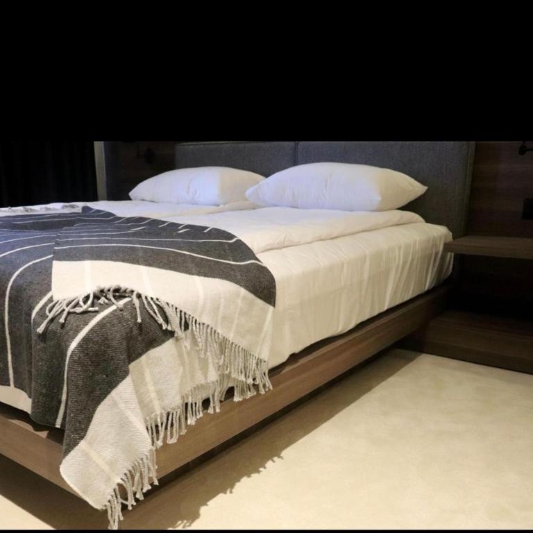 Woodside Duplex Apartment Ski in Ski out with garage - Deluxe Apartment - 8