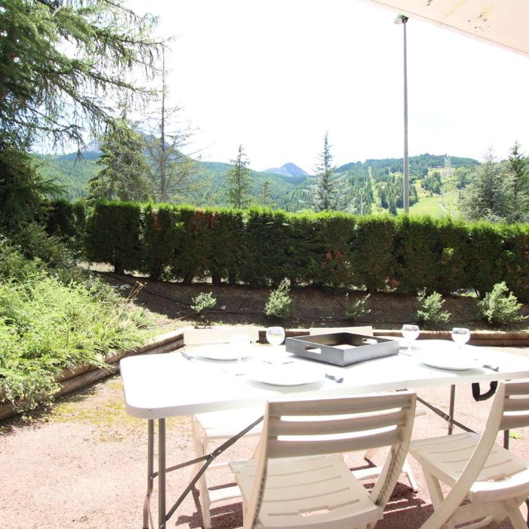 Charmant T2 avec coin montagne, proche pistes et commerces, 6 couchages, terrasse, Serre Chevalier - Appartement 1 Chambre - 17