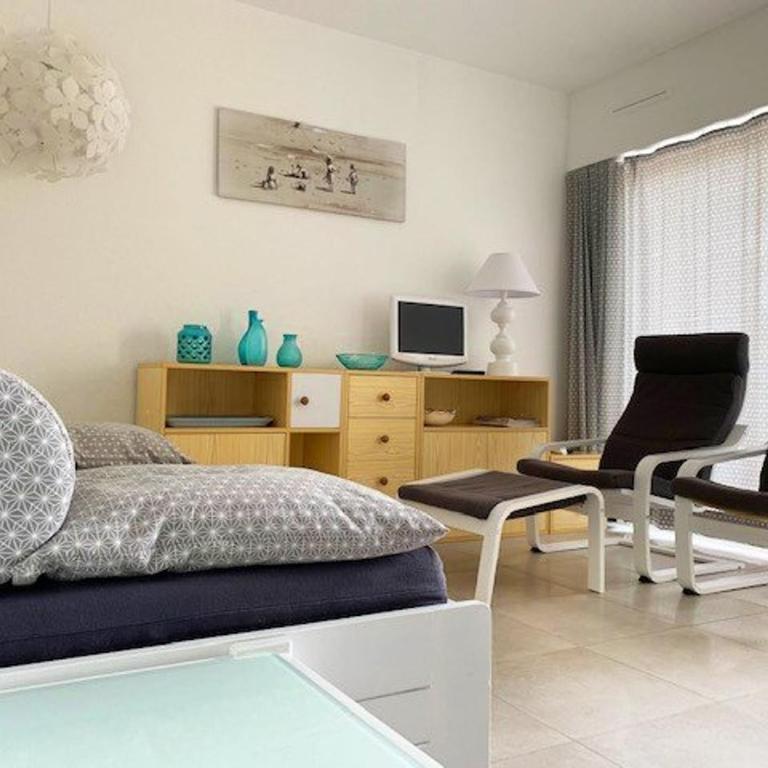 T3 Rénové avec Climatisation, Piscine & Parking à 100m de la Mer - FR-1-607-24 - Appartement (4 Adultes) - 3