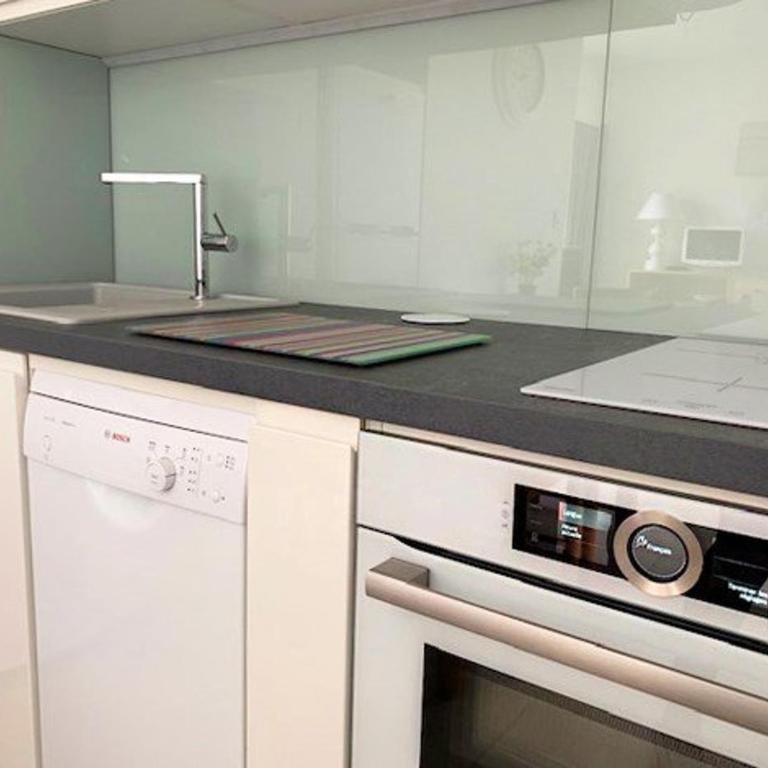 T3 Rénové avec Climatisation, Piscine & Parking à 100m de la Mer - FR-1-607-24 - Appartement (4 Adultes) - 5