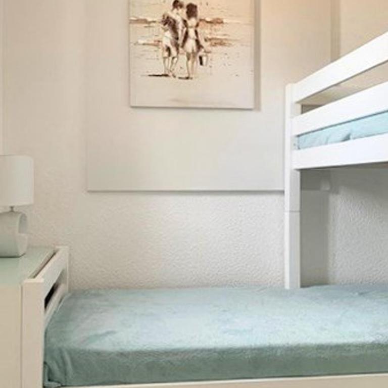 T3 Rénové avec Climatisation, Piscine & Parking à 100m de la Mer - FR-1-607-24 - Appartement (4 Adultes) - 6