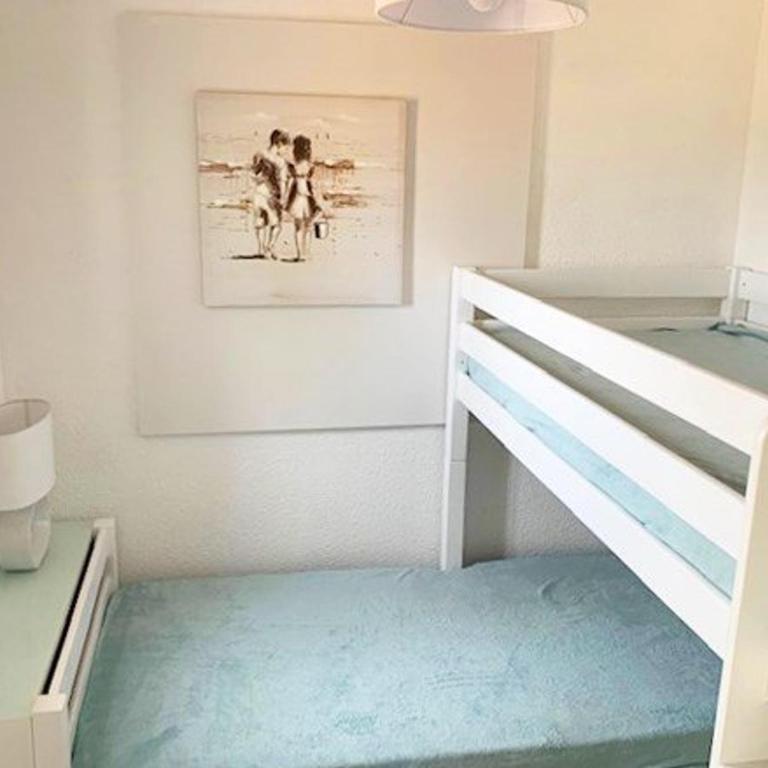 T3 Rénové avec Climatisation, Piscine & Parking à 100m de la Mer - FR-1-607-24 - Appartement (4 Adultes) - 7