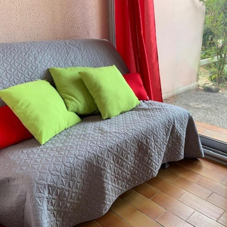 Joli T2 Rez-de-Jardin Avec Piscine et Parking - FR-1-607-110 - Maison de Vacances - 14