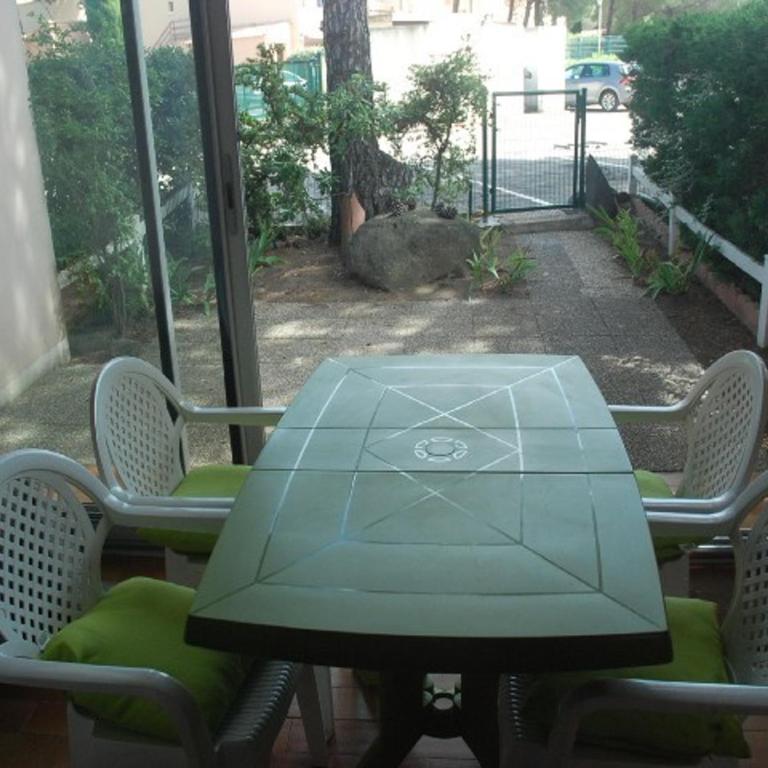 Joli T2 Rez-de-Jardin Avec Piscine et Parking - FR-1-607-110 - Maison de Vacances - 16