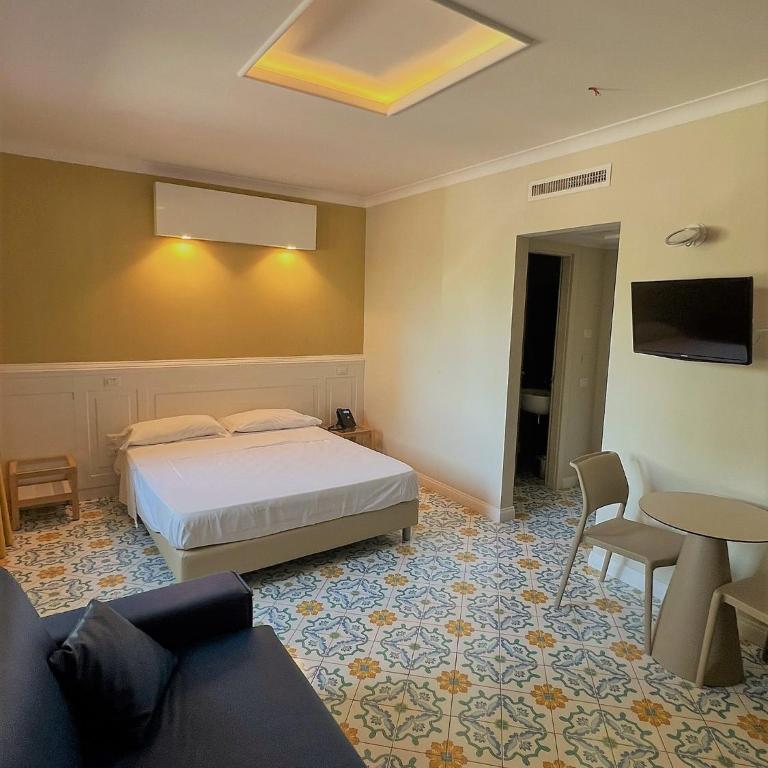 Hotel Zeus - Camera Familiare Deluxe - 1