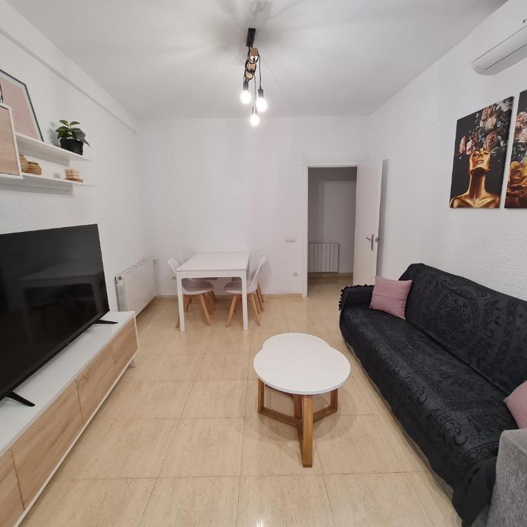 Alicante Beach and Center - Two-Bedroom Apartment - 7
