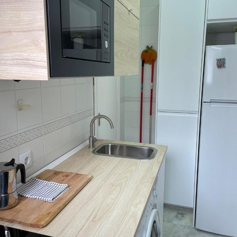 Muy Céntrico Apto. En típico Patio Sevillano - One-Bedroom Apartment - 3