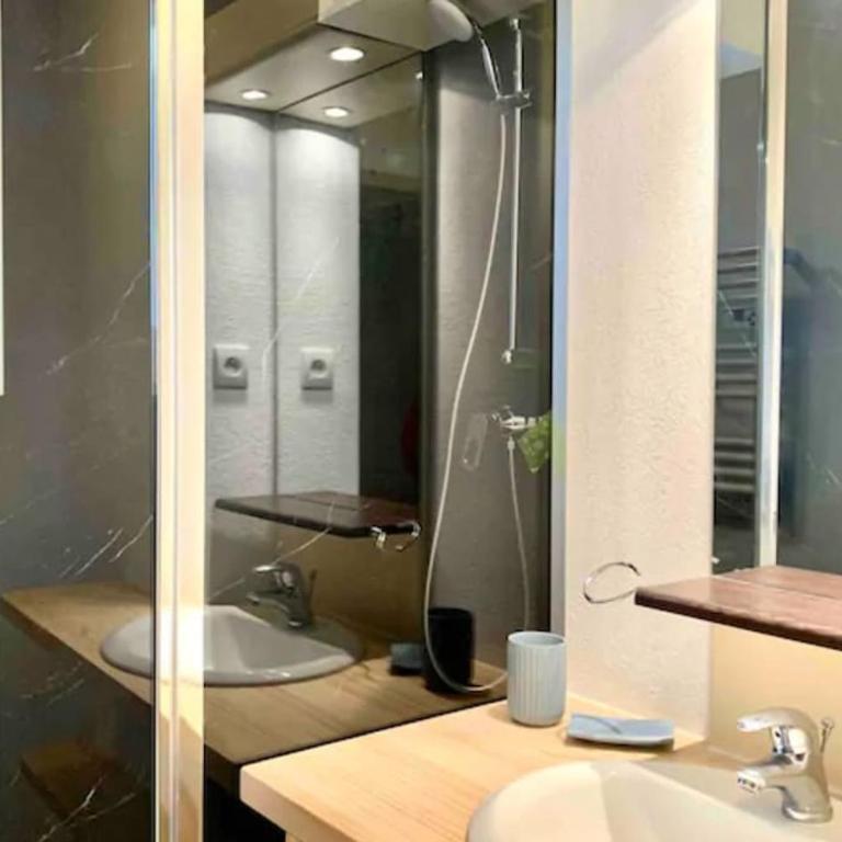 CHARMANT T3 AVEC VUE MONTAGNE et PARKING PRIVATIF - Appartement 2 Chambres - 8
