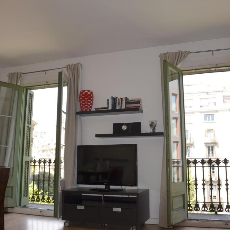 Claris Apartments - Two-Bedroom Apartment - 27