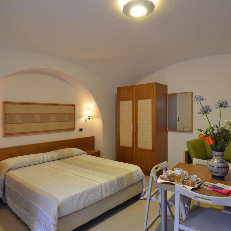 Hotel Zeus - Camera Familiare con Angolo Cottura - Dependance - 3