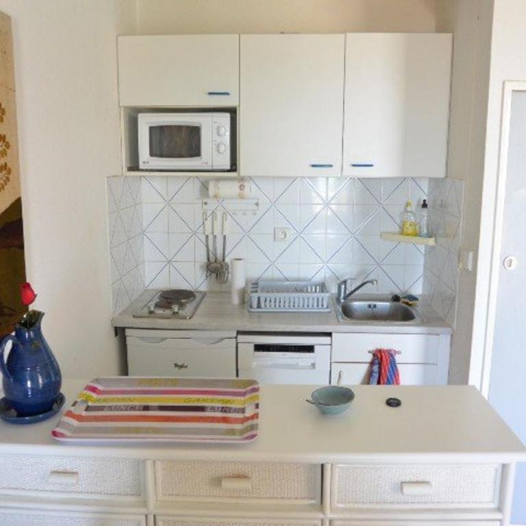 Charmant T2 avec Terrasse et Vue Mer à 50m de la Plage, Résidence avec Piscine - FR-1-607-11 - Appartement (6 Adultes) - 3