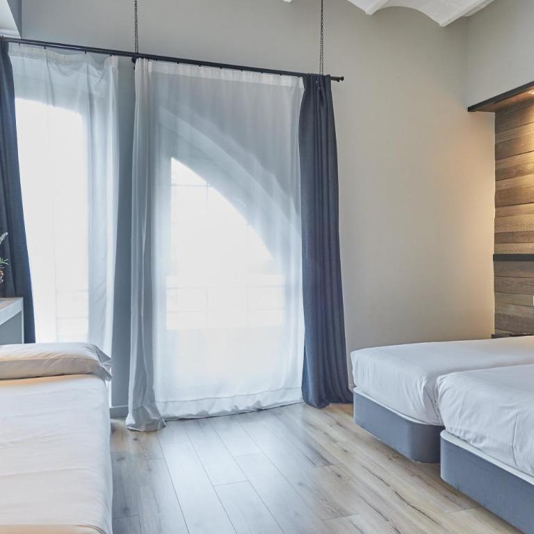 Hotel Parada Puigcerda - Triple Room - 4