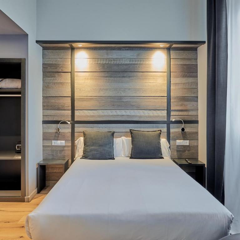 Hotel Parada Puigcerda - Quadruple Room - 3