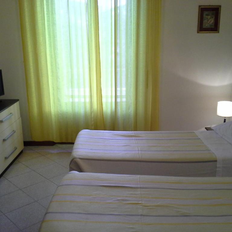 Albergo Italia di Nardi Renzo & C Snc - Camera Matrimoniale/Doppia con Letti Singoli - 10