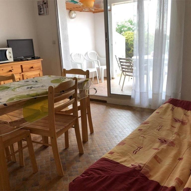 Magnifique T2 en bord de mer, 4 couchages, terrasse, parking, plage à pied, proche commerces et Aqualand - FR-1-81-56 - Appartement (4 Adultes) - 11