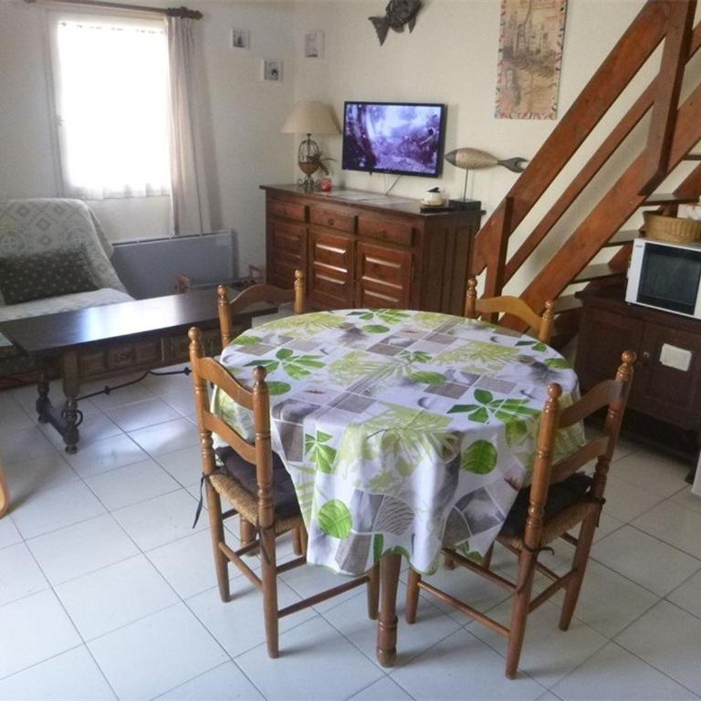 Villa T2 avec mezzanine, terrasse, parking privé, proche commerces et plage, calme, 6 couchages - FR-1-81-91 - Villa - 2