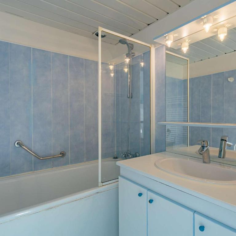 Charmant studio en centre-ville avec piscine proche Grande Plage - FR-1-3-410 - Studio - 9