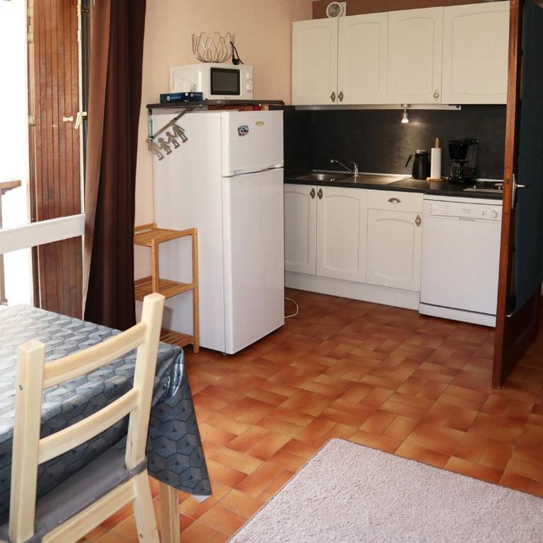 Studio cosy skis aux pieds, balcon sud-est, 400m centre station, parking, quartier calme - FR-1-322-97 - Apartment (4 Erwachsene) - 5