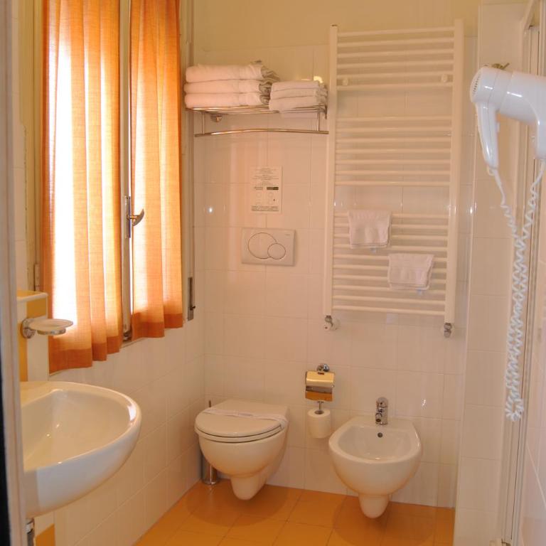 Hotel La Baia - Camera Matrimoniale/Doppia con Letti Singoli con Vista Mare Laterale - 2