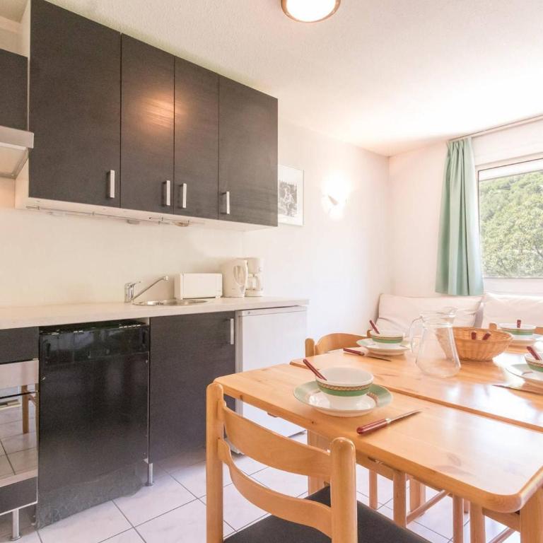 Appartement 2 pièces avec coin nuit, balcon, parking et casier à ski - Proche télécabine et centre - FR-1-330C-16 - Appartement (6 Adultes) - 2