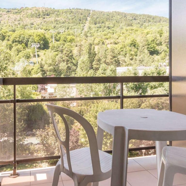 Appartement 2 pièces avec coin nuit, balcon, parking et casier à ski - Proche télécabine et centre - FR-1-330C-16 - Appartement (6 Adultes) - 3